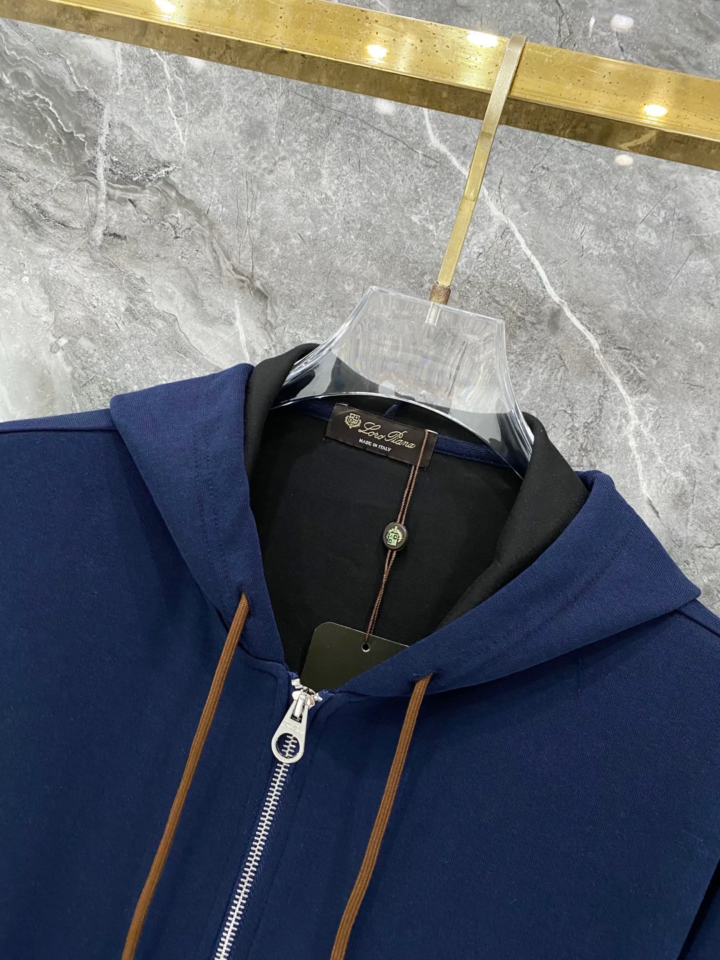 Loro Piana·Noyou Piana suit 26ss customized top-quality fabrics new jackets casual pants, ribbon letter embroidery stitching new show products‼ The product is in perfect condition, comfortable and warm, complete with three labels, full and attractive color, very outstanding design, customized hardware accessories can easily enhance the fashion sense, the workmanship is extremely elegant and rigorous, and the wiring is neat and meticulous! A masterpiece from a famous designer! The upper body does not look bloated and is super handsome! Sizes：M～XXXL